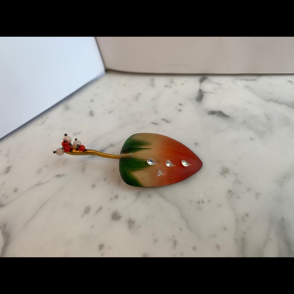 Vintage Alexis Bittar strawberry lucite brooch. - Picture 3 of 8